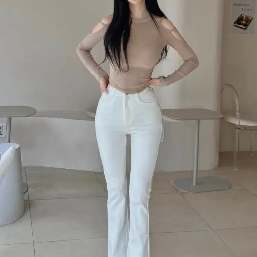 [BUNJANG] KindaMe White Slim Semi Bootcut Hip Padding Pants / 카인다미 골반볼륨업 화이트 슬림 세미 부츠컷 골반뽕