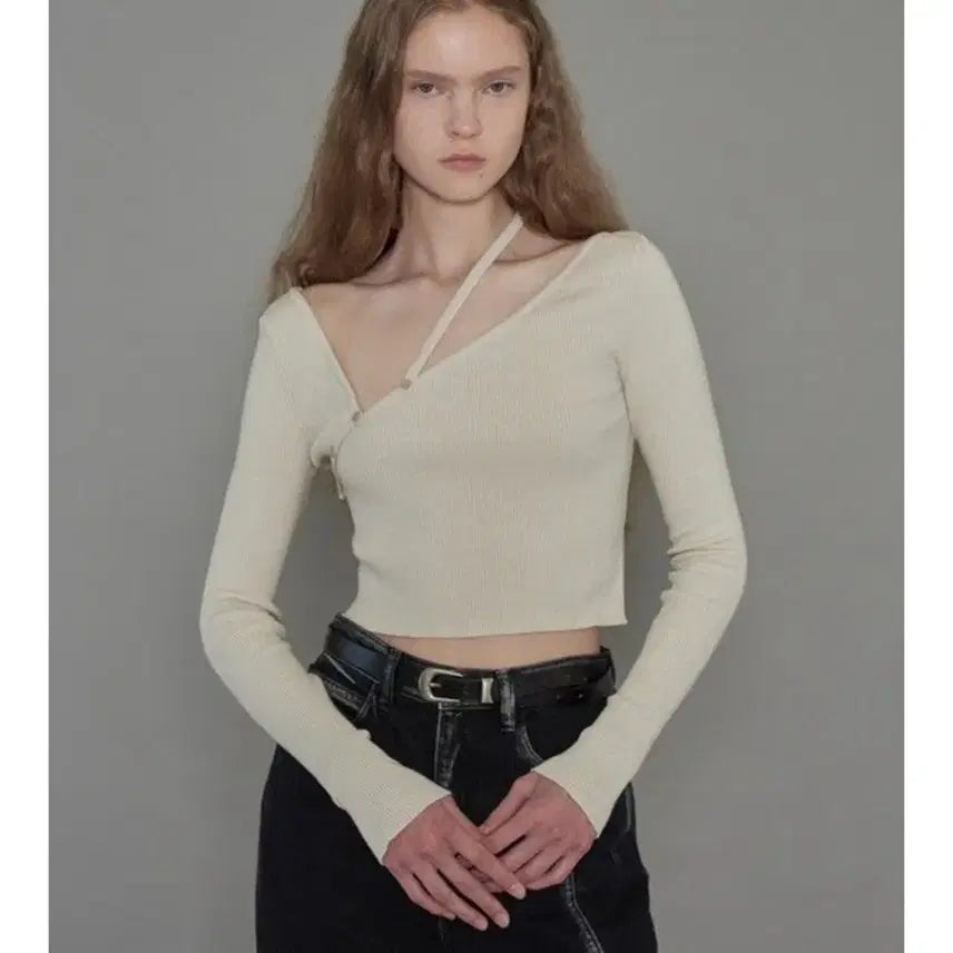 [BUNJANG] Diagnol Strap Button Knit Top Beige / Diagnol 다이애그널 스트랩 버튼 니트 탑