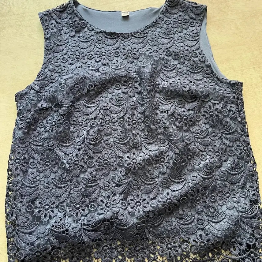 [BUNJANG] Uniqlo Lace Sleeveless Blouse 3-Piece Set (Size 55) / 레이스 민소매 블라우스 3개 55