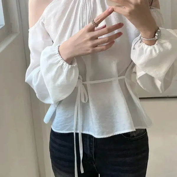 [BUNJANG] Shoulder Cutout Halterneck Blouse / 에이블리 어깨트임 홀터넥 블라우스