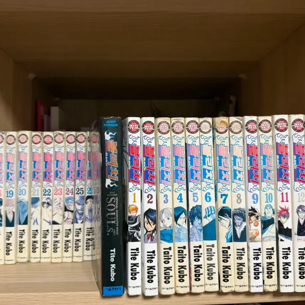 [BUNJANG] Bleach Manga Complete Set Volumes 1-74 + Official Character Book + Illustration Book / 블리치 만화 전권 1-74 + 공식 캐릭터북 + 일러스트집 원작 만화책 이치고 루키아