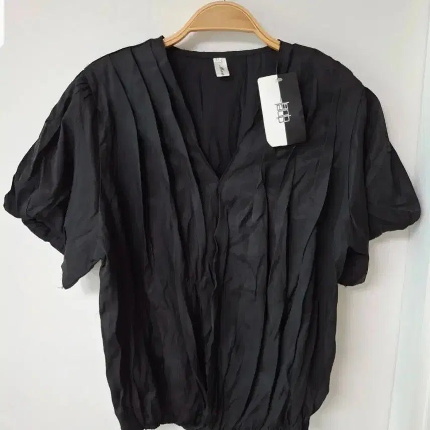 [BUNJANG] Black Shirring V-Neck Blouse (Size 55-66) / 블랙 셔링 브이넥 블라우스55~66