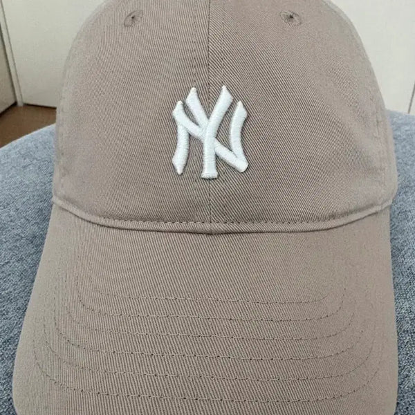 [BUNJANG] MLB New York Yankees Beige Ball Cap / MLB 뉴욕 양키스 볼캡 베이지 새상품