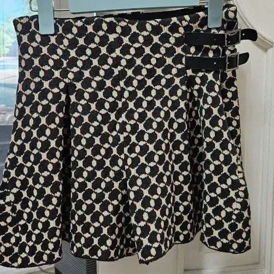 [BUNJANG] Patterned Flare Shorts with Belt Detail / 패턴 플레어 반바지 벨트 장식