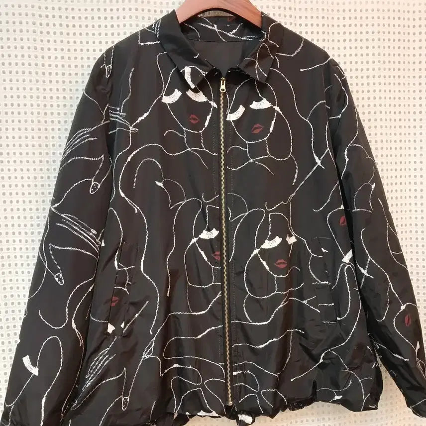 [BUNJANG] Hera Illustration Printing Zip-up Jacket / *헤라*일러스트 프린팅 집업 자켓 free