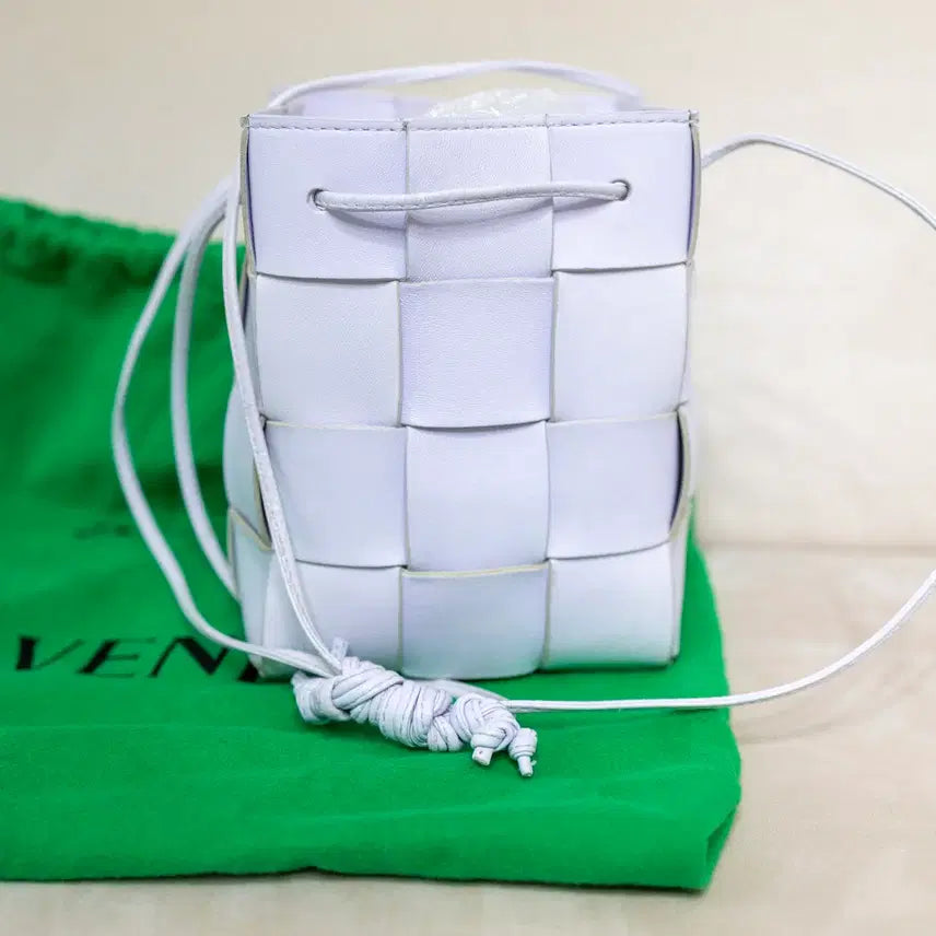 [BUNJANG] Bottega Veneta Bucket Bag White / 보테가베네타 버킷백