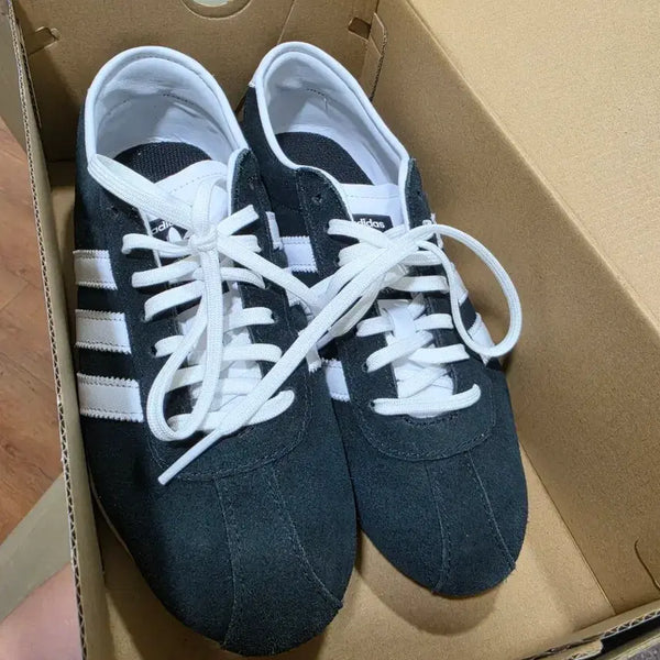 [BUNJANG] Adidas Tokyo Black Suede Sneakers / 아디다스 도쿄 블랙 스웨이드 스니커즈 260