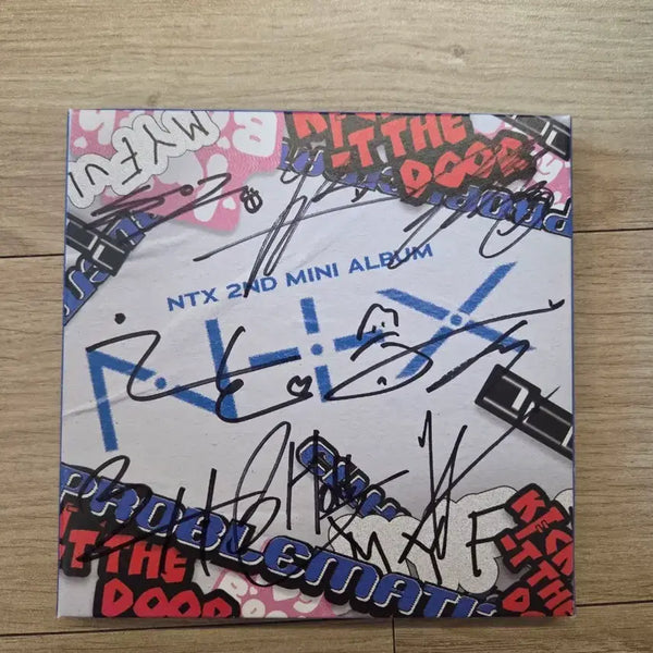 [BUNJANG] NTX Hold X 2nd Mini Album Autographed Photocard / NTX Hold X 엔티엑스 2집 미니 비매앨범 친필싸인 포카 kpop 아이돌