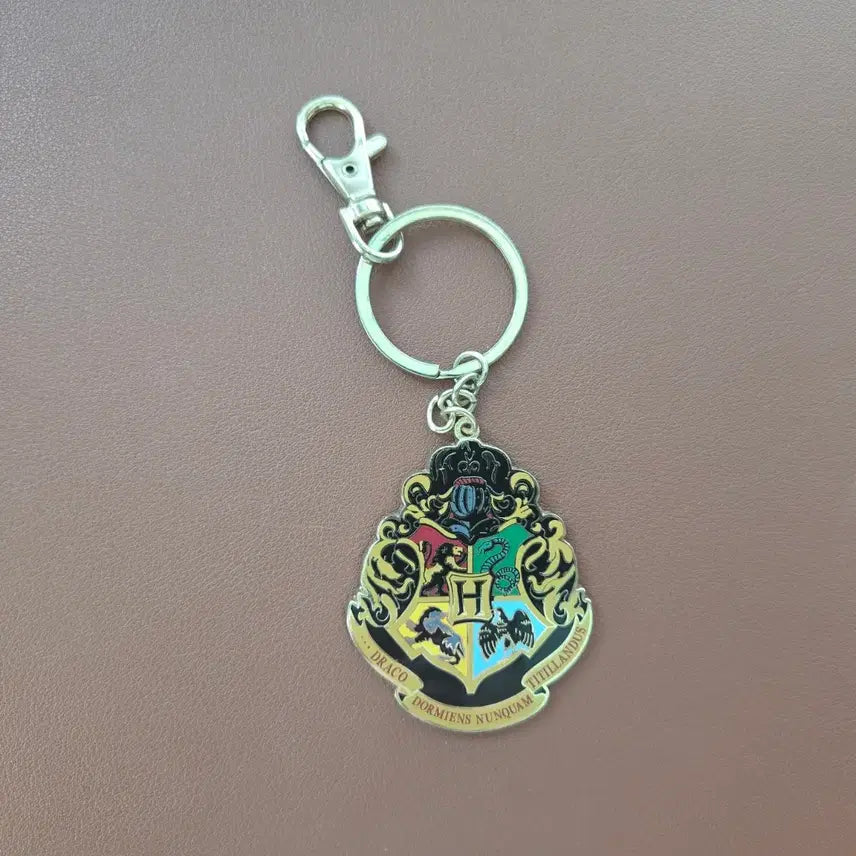 [BUNJANG] Universal Studios Hogwarts Keychain / (네고O)유니버셜스튜디오 호그와트 키링