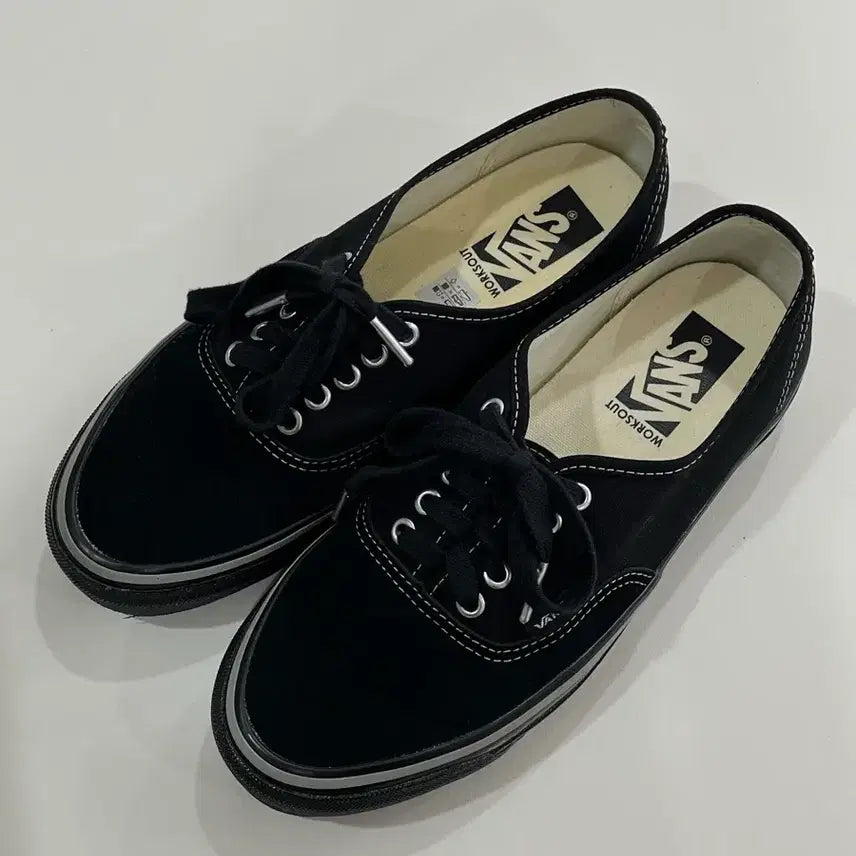 [BUNJANG] Vans x Work Seoul Authentic Black Sneakers / 반스 X 웍스아웃 어센틱 블랙 260
