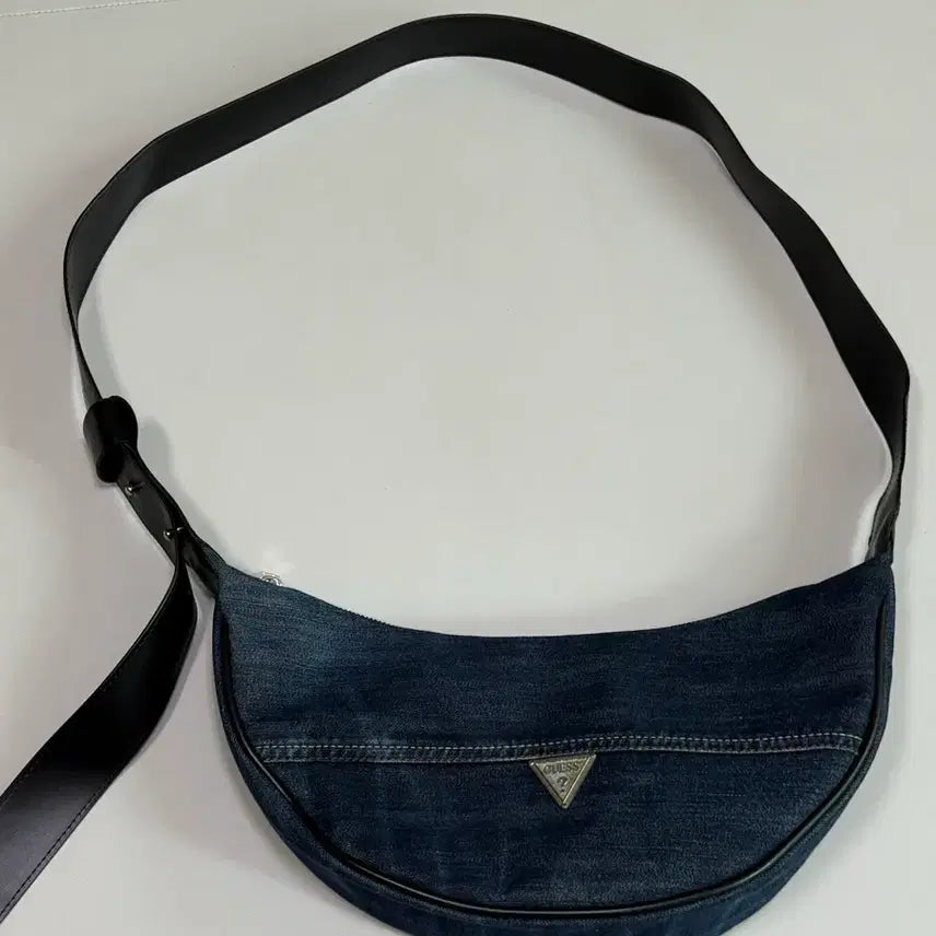 [BUNJANG] Kelly's Guess Upcycling Half-Moon Bag / 켈리즈 게스 반달백