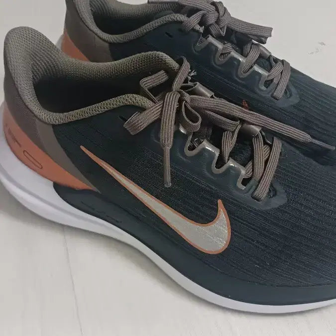 [BUNJANG] Nike Women's Air Winflo 9 Running Shoes / 나이키 우먼스 에어 윈플로9 우먼스 DD8686-005 운동화 런닝화//235