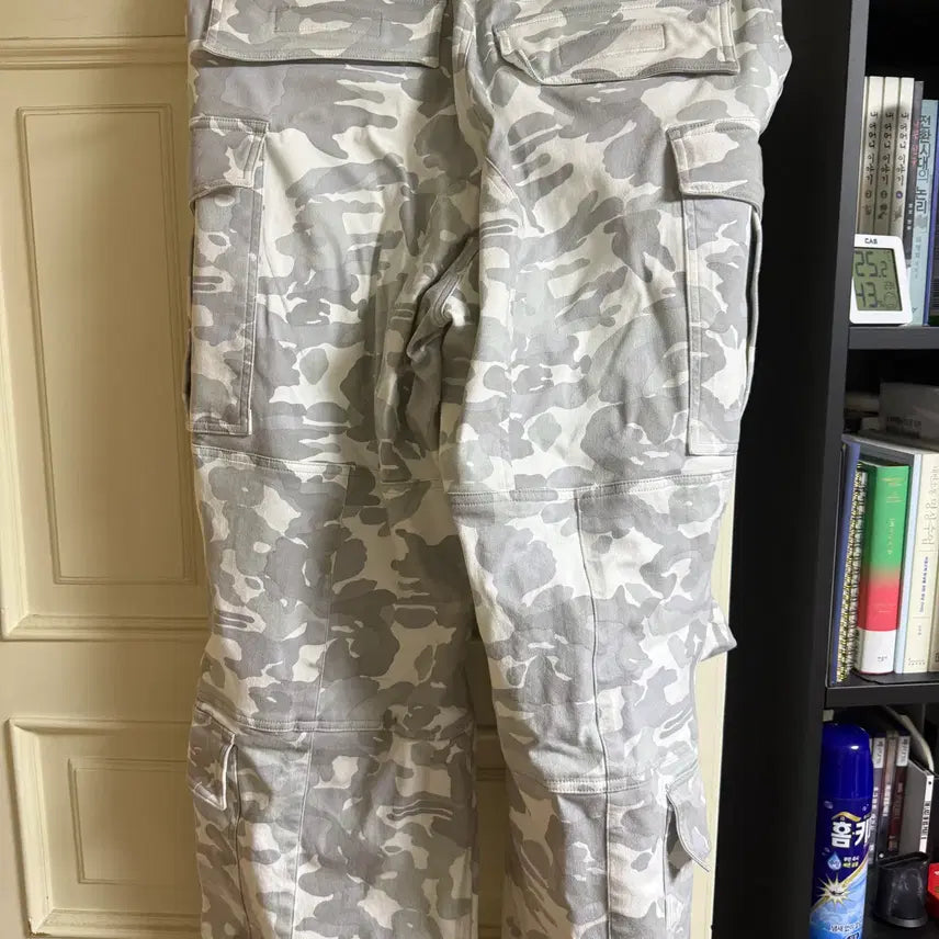 [BUNJANG] Fromwhatevers Camo Cargo Pants White / [2] 파프롬왓 카모 카고 팬츠 화이트 팝니다.