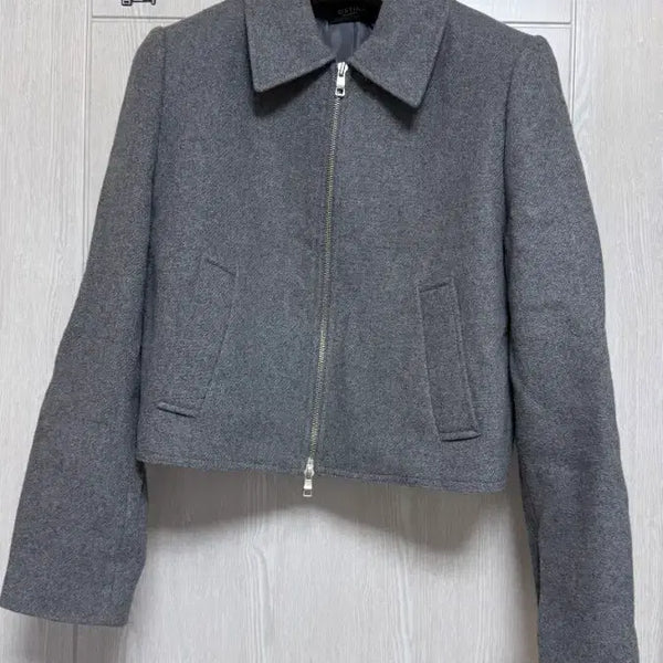 [BUNJANG] SISTINA Wool Blend Short Jacket / 시스티나(SISTINA) 울 혼방 숏 자켓입니다.