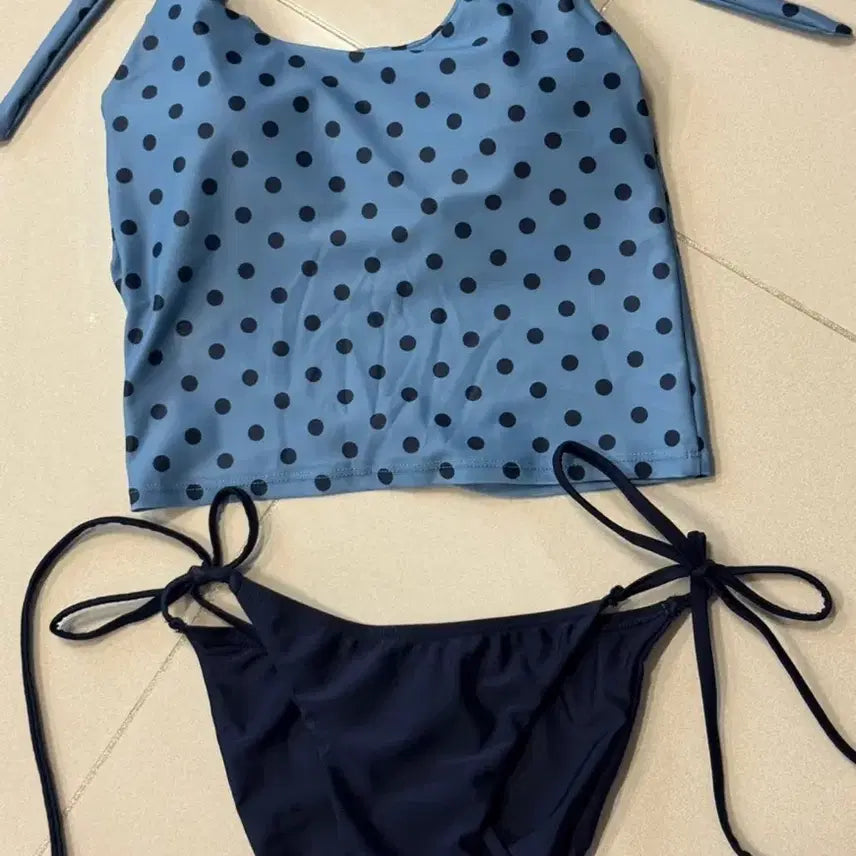 [BUNJANG] Finca Dot Halter Bikini / 핀카 도트 홀터 비키니