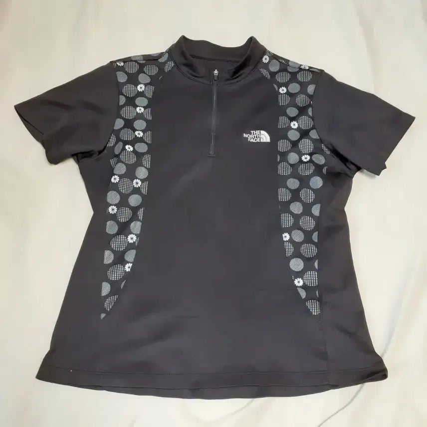 [BUNJANG] The North Face Women's Black Patterned Short-Sleeve T-Shirt / 노스페이스 여성 반팔티 블랙 패턴