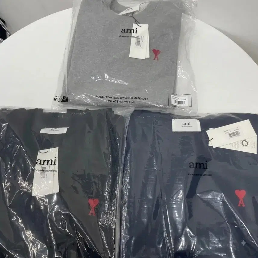 [BUNJANG] Ami Small Heart Logo Sweatshirt / QR정품/무료배송) 아미 스몰하트 로고 맨투맨 , 블랙 그레이 네이비
