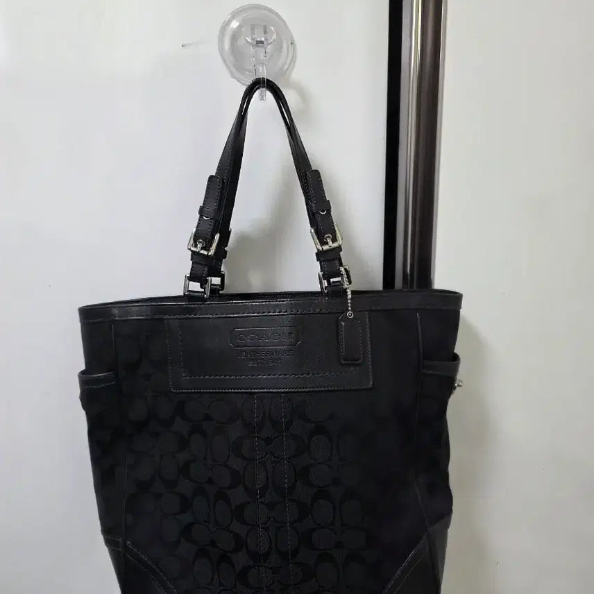 [BUNJANG] Coach Signature Shoulder Bag Black / 코치 시그니처 숄더백 블랙