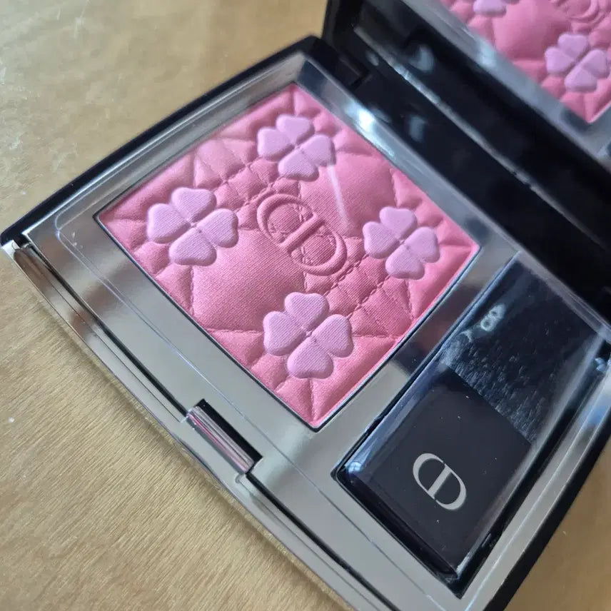 [BUNJANG] Dior Limited Edition Four-Leaf Clover Collection Rouge Blush 849 Lucky Pink / 디올 한정 네잎클로버 컬렉션 블러쉬 럭키핑크