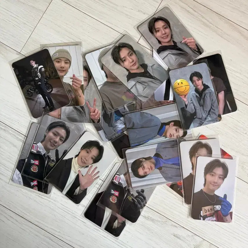 [BUNJANG] WOODZ 2022 Season's Greetings Photocard Bundle Set / 우즈 2022 시즌그리팅 포카 일괄
