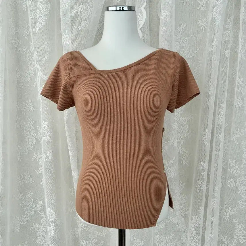 [BUNJANG] Atelier Nine Asymmetric Cut-Out Short Sleeve Knit Brown / F) 아틀리에 나인 언발란스 컷아웃 반팔 니트 브라운