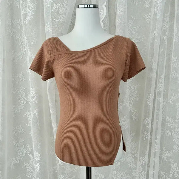 [BUNJANG] Atelier Nine Asymmetric Cut-Out Short Sleeve Knit Brown / F) 아틀리에 나인 언발란스 컷아웃 반팔 니트 브라운