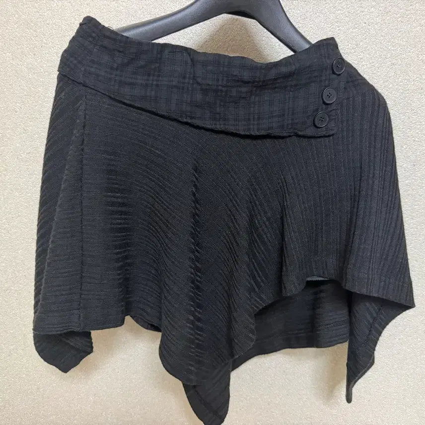 [BUNJANG] Miseki Seoul Asymmetrical Black Skirt / 미세키서울 언발란스 블랙 치마