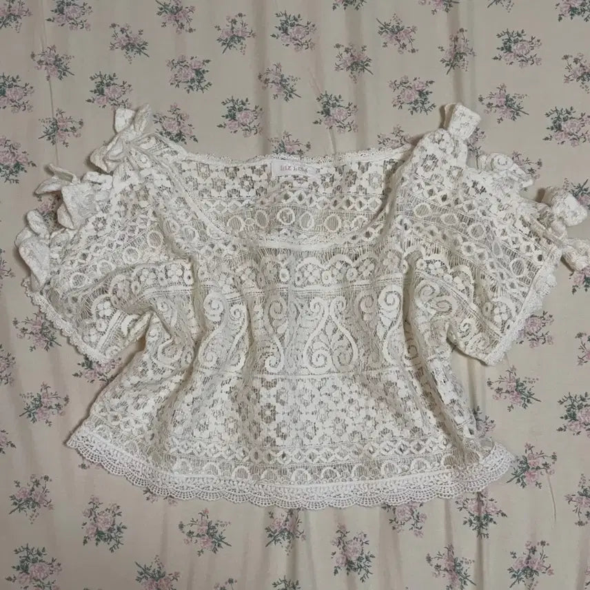 [BUNJANG] Liz Lisa Vintage Japanese 3-Tier Ribbon Lace Cropped Short-Sleeve Knit / 일본 빈티지 리즈리사 3연 리본 레이스 크롭 반팔 니트