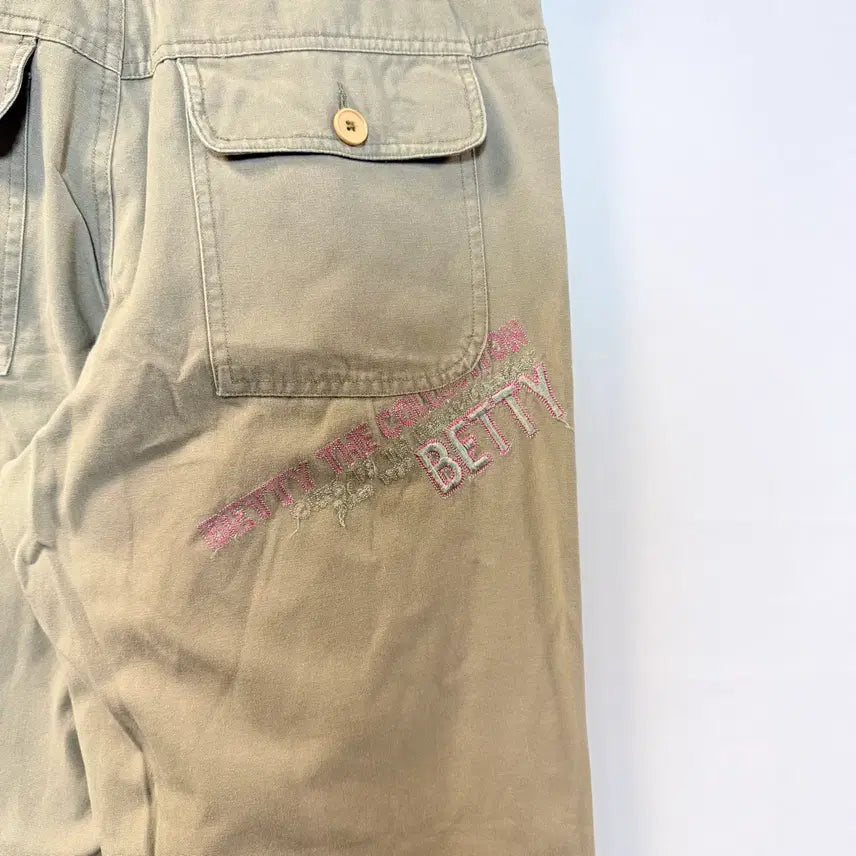 [BUNJANG] Betty Boop Vintage Wide Chino Pants Khaki Y2K Work Pants / [29] 빈티지 베티붑(Betty Boop) 와이드 치노 팬츠 카키 Y2K 워크팬츠