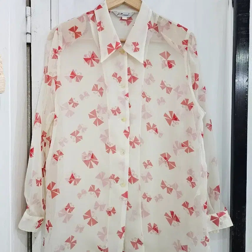 [BUNJANG] Sheer Butterfly Pattern Blouse with Collar / 여성 블라우스 시스루 나비패턴 긴팔 카라 루즈핏 BL