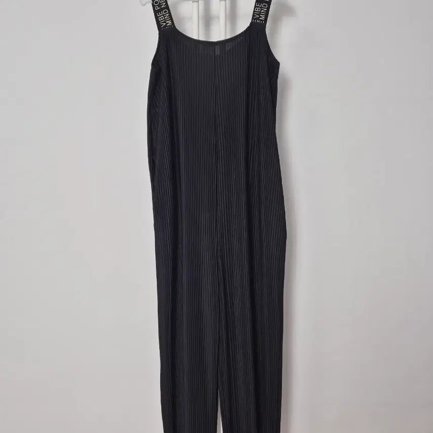 [BUNJANG] Black Pleated Strap Jumpsuit / 블랙 플리츠 스트랩 점프수트/F