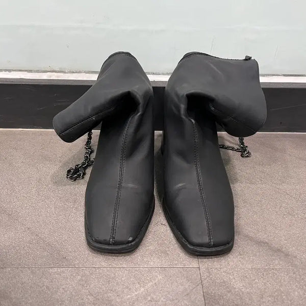 [BUNJANG] Black Chain Zipper Ankle Boots (Size 240) / 블랙 체인 지퍼 앵클부츠 (240)
