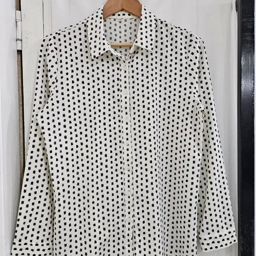 [BUNJANG] Women's Long Sleeve Pattern Blouse - Ivory/Black (Size 77) / 여성 블라우스 M 아이보리 블랙 패턴 긴팔 기본핏 봄 가을블라우스 사이즈 95(77)