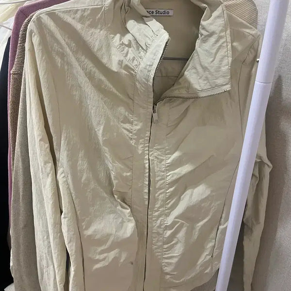 [BUNJANG] Place Studios Cream Windbreaker Jacket / Place Studios 크림색 바람막이 자켓