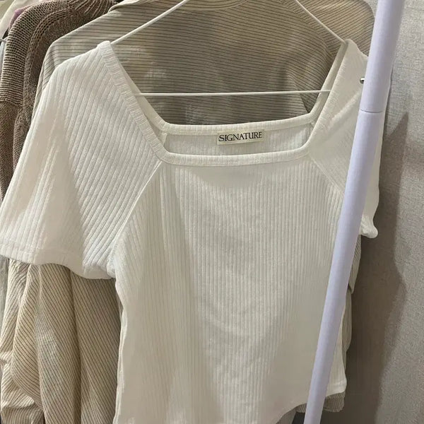 [BUNJANG] Signature Square Neck Short Sleeve Knit (White/Grey) / 시그니처 스퀘어넥 반팔 니트 (화이트/그레이)