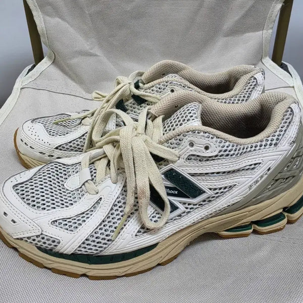 [BUNJANG] New Balance 1906R Silver Green Sneakers / 뉴발란스 1906R 실버그린 스니커즈 240