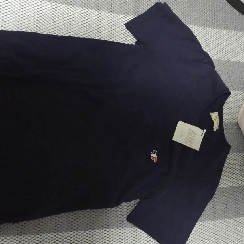 [BUNJANG] Maison Kitsuné Tricolor Fox Patch Classic Pocket T-Shirt Navy M / 메종 키츠네 트라이컬러 폭스 패치 클래식 포켓 티셔츠 네이비 m