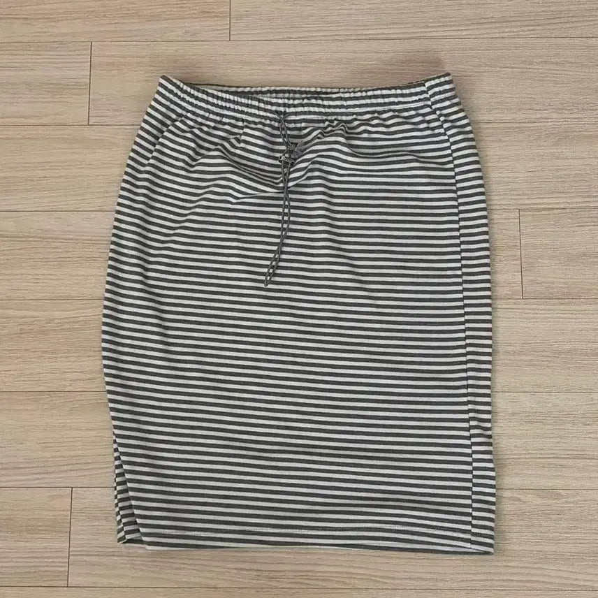 [BUNJANG] New New Girls Stripe Midi Skirt / (실착1회) 뉴뉴걸즈 스트라이프 미디스커트
