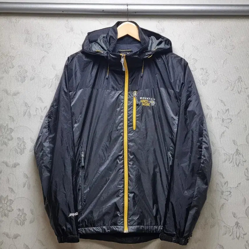 [BUNJANG] Mountain Hardwear AirShield Softshell Windbreaker (Size L/100) / [L/100] 마운틴하드웨어 에어쉴드 바람막이