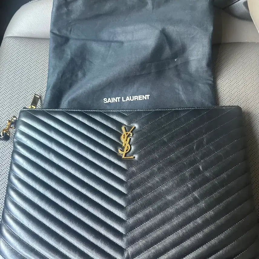 [BUNJANG] Saint Laurent Quilted Leather Clutch Bag Black Gold-Tone Hardware / 생로랑 블랙 클러치