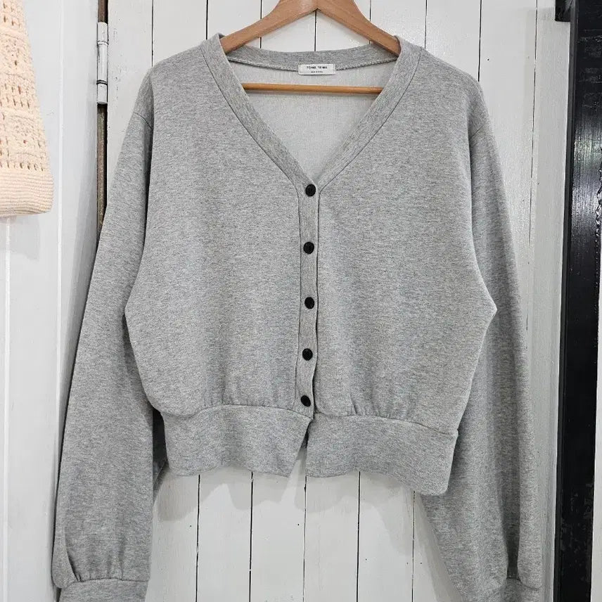 [BUNJANG] TONG Women's Loose Fit Semi-Cropped Cardigan (Free Size, Grey) / 새상품 TONG  TONG 여성 가디건 Free 그레이 루즈핏 반크롭 노카라 심플 단추 긴팔가디건 새제품