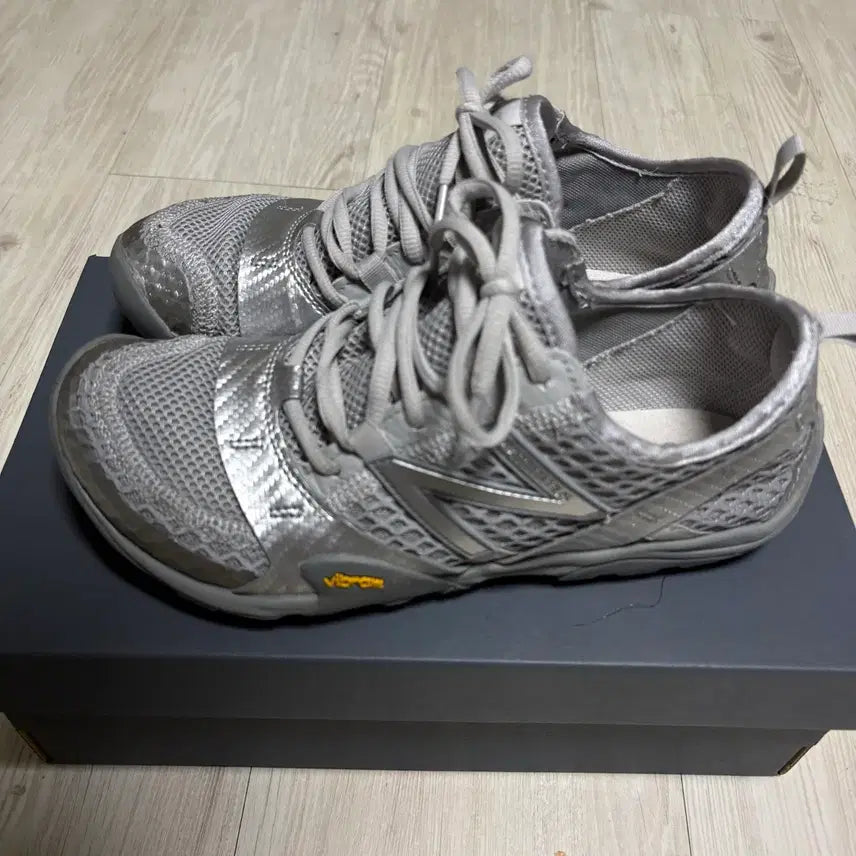 [BUNJANG] New Balance Minimus MT10O Slate Grey Silver Metallic Running Shoes 255mm / 뉴발란스 미니머스 MT10O 슬레이트 그레이 실버 메탈릭 255