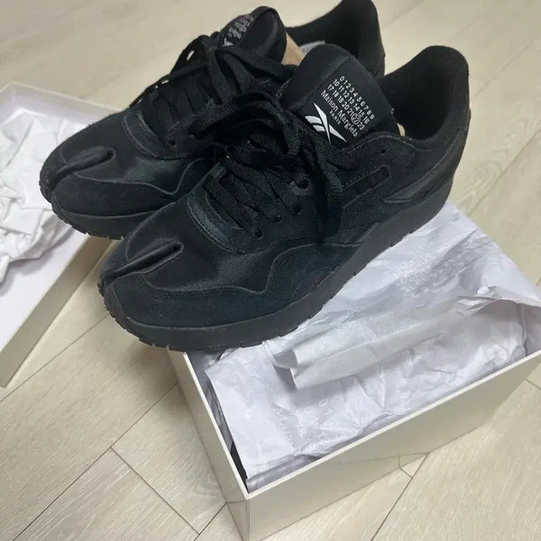 [BUNJANG] Maison Margiela x Reebok Tabi Sneakers Black 255 / 메종 마르지엘라 x 리복 타비 스니커즈 블랙 255