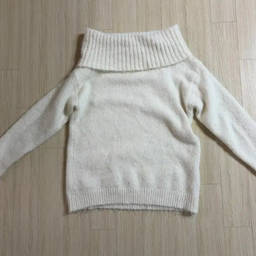 [BUNJANG] Ivory Knit Off-Shoulder Top / 아이보리 니트 오프숄더