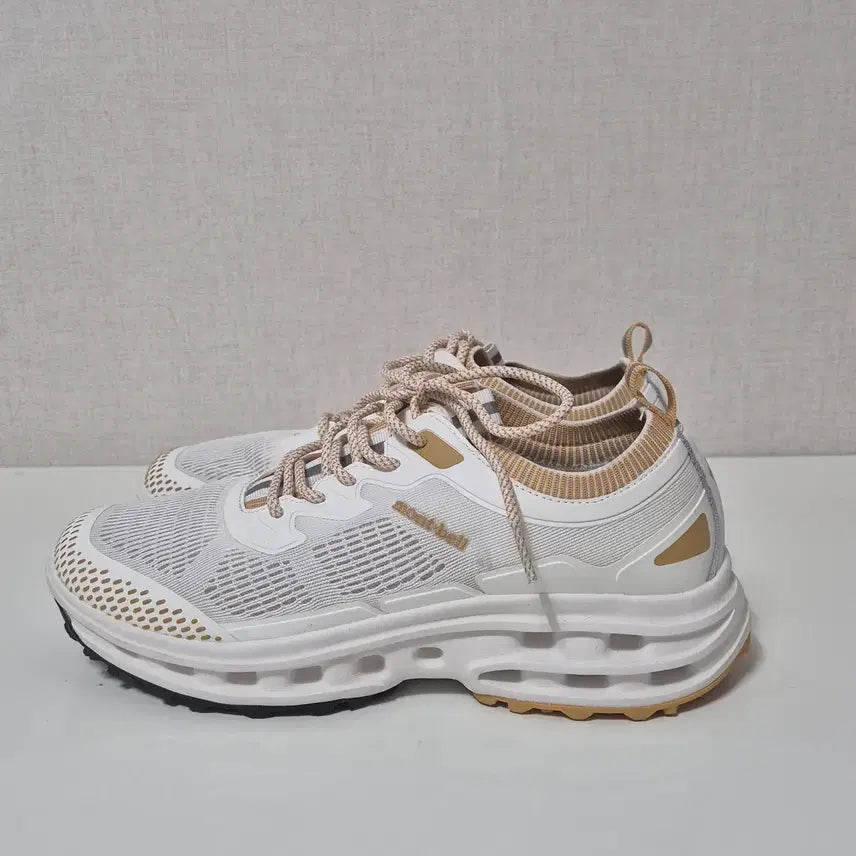 [BUNJANG] Montbell Airflock Trekking Shoes Size 255 / (255) 몽벨 에어클라우드 트레킹슈즈