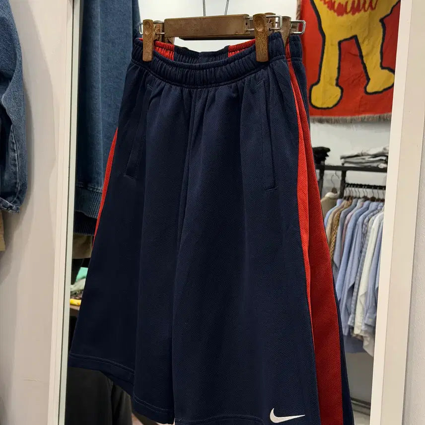 [BUNJANG] Nike Small Swoosh Training Shorts / 00s Nike 나이키 스몰 스우시 트레이닝 쇼츠 (24-32inch)
