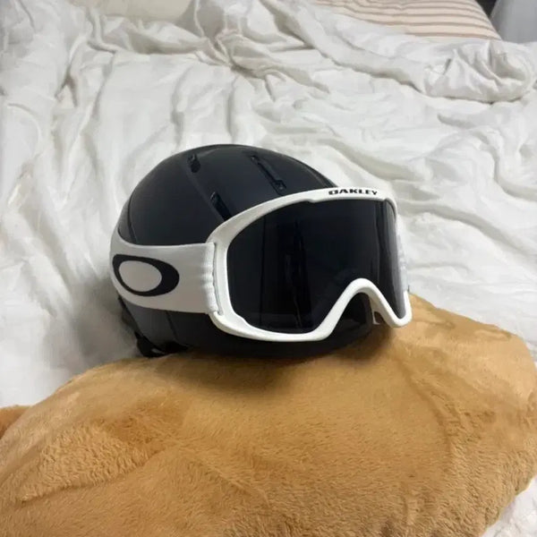 [BUNJANG] Giro Ski Helmet + Oakley Goggles + Sena / 지로스키헬멧+오클리고글+세나