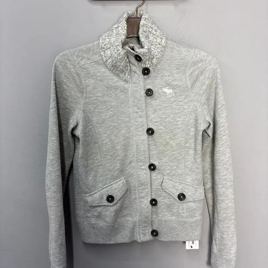 [BUNJANG] Abercrombie & Fitch Reindeer Embroidered Logo Highneck Button-Up Grey Zip-Up A3857 / 아베크롬비 순록 자수로고 하이넥 버튼업 그레이 집업 A3857
