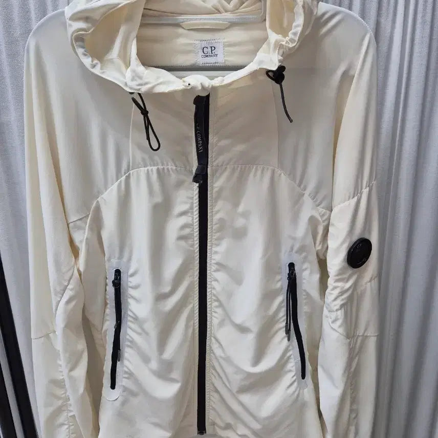 [BUNJANG] C.P. Company White Windbreaker Hooded Jacket / C.P. 컴퍼니 화이트 바람막이 후드 자켓(정품)