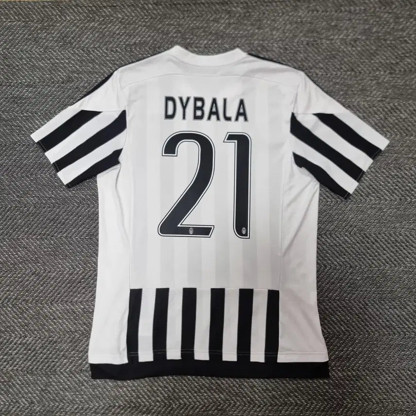 [BUNJANG] Juventus 15-16 Home Jersey #21 Dybala / 15-16시즌 유벤투스 홈 유니폼 #21 디발라